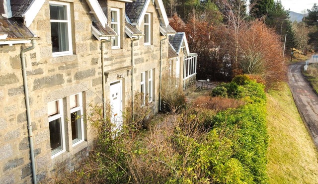The Schoolhouse, Laggan - large Highland lodge