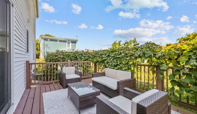 The Schooner Suite - King Bed, Pets welcome!