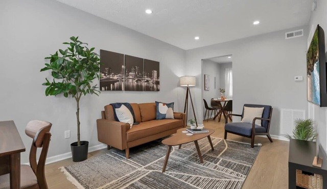 The Schumacher Townhouse - 2 BR