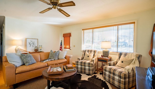 The Screened Porch Hideaway, Steps from Greers Ferry Lake!