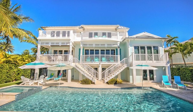The Sea Glass House~LUXURY Oceanfront Estate~Pool Dock Views Jacuzzi Game Room FirePit Office More!