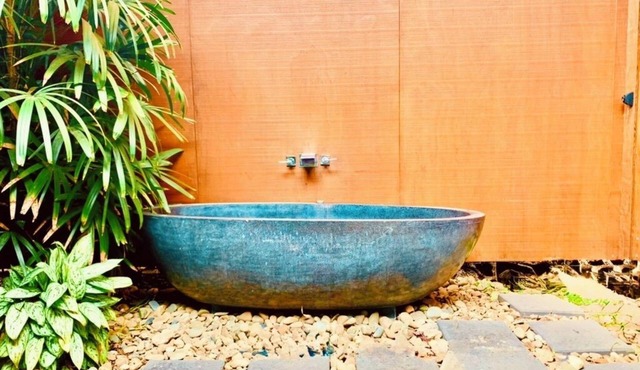 The Sea Life: Moments to Beach + Private Outdoor Bath + Fireplace + Firepit