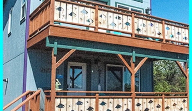 THE SEA SHANTY - A HOMER SEASIDE COTTAGE