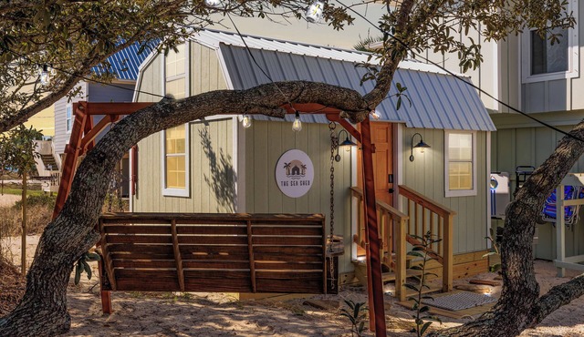 "The Sea Shed": Tiny Guest House with Gulf Views, Golf Cart & Beach Access