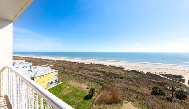 The Sea Spot at The Galvestonian-Private Balcony-Beachfront-Heated Pool!