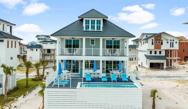 The Sea Suite: Lovely Sugar Sands Home- Priv. Pool, Sleeps 18, Game & Movie Room