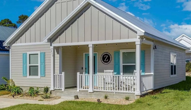 The Seabreeze Retreat with community pool