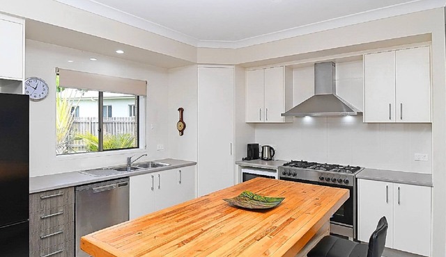 The Seahaven-Modern Holiday Home - CoastHM