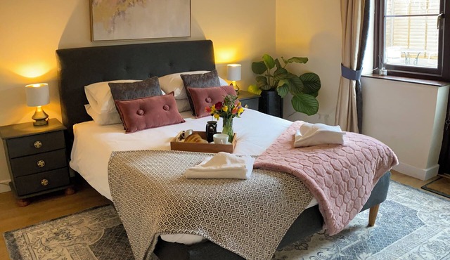 The Searle Cottage and Hot Tub