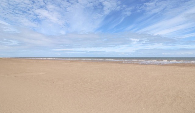 THE SEASIDE RETREAT, pet friendly, with a garden in Sutton-On-Sea