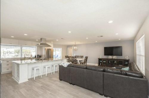 The Seaside Retreat, FREE heated pool