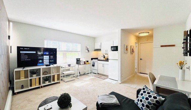 The Season’s Luxe One Bedroom Apartment, Center of Stamford, Train2NYC