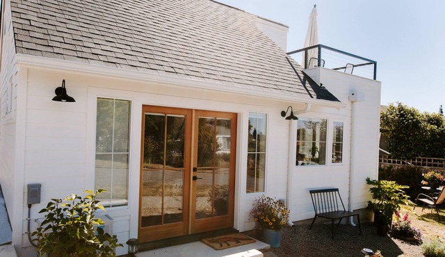 The Seattle House - Guest House with a View in West Seattle.