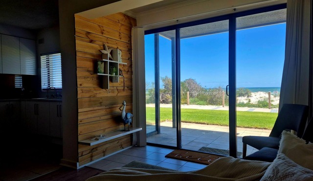 The Seaview at Semaphore ParknBeachfront - Unwind at this peaceful getaway.