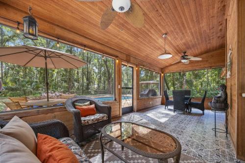 The Secluded Sanctuary Zen Nature Retreat with Salt Pool, Office & Lanai