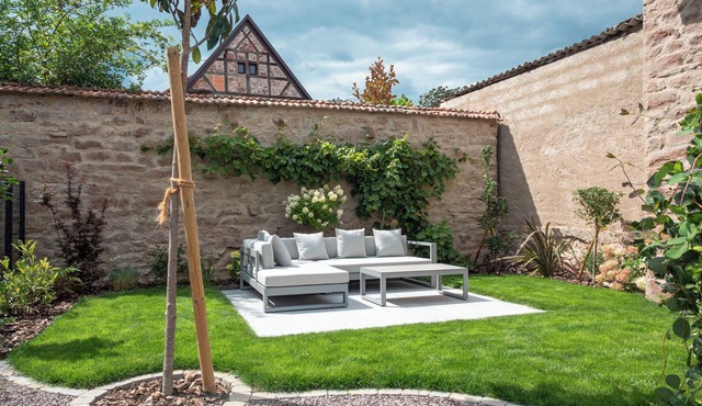 The secret garden, spacious house with parking.