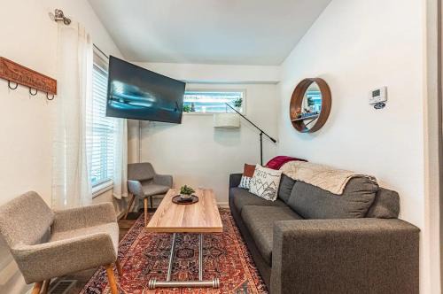 The Secret Mountain Retreat w/Views + Yard + BBQ