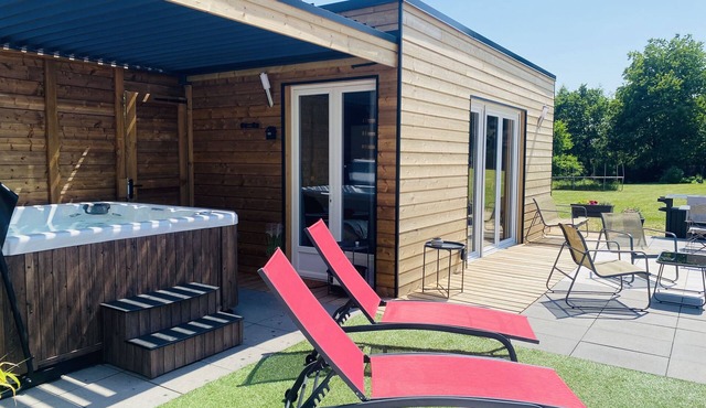 The secret of the garden with private Jacuzzi and private terrace, calm and nature.