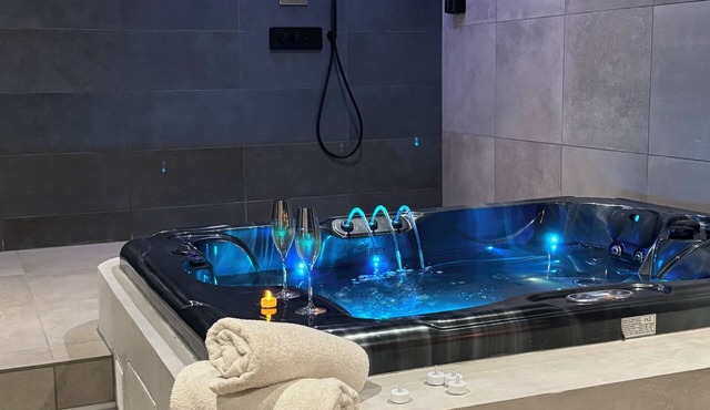 The Secrets of Eros: SUITE DE LUXE