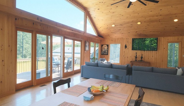 The Serene Ranch with Forest View, Barn & Paddocks, 3 Bedrooms with Private Deck