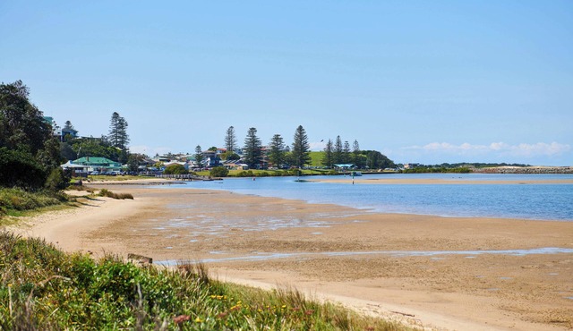 The Shack at Harrington - Minutes walk to local pub, club, cafe, shops.