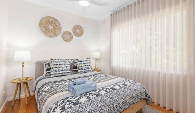 The Shack- Fireplace, walk to beach, pet friendly