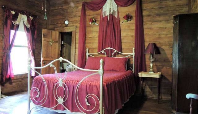 The Shady Lady Room at The Ranch at Walston Springs; Breakfast Included