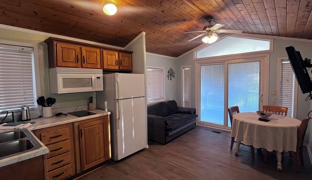 The Shady Oaks, with Pool Access!