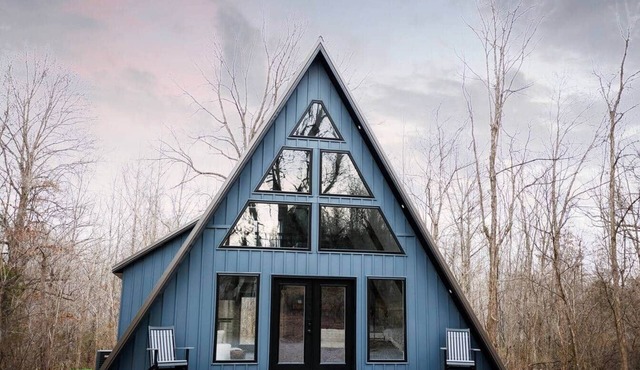 The Shady Roost | Cozy Cabin w/Hot Tub & Fire Pit