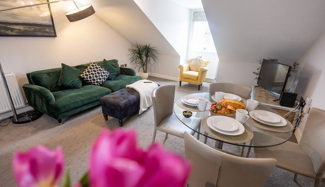 The Shakespeare Suite Dunara 7 | Leamington Spa Holiday Let | 2 Beds & Sleeps 4
