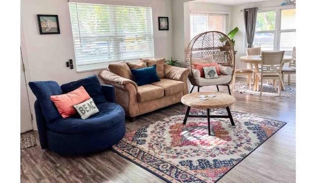 The Shandy House~Cheerful 3-bedroom Sarasota home