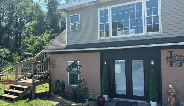 The She Shed a Cozy Country Setting to relax! 15 min to Dover, DE