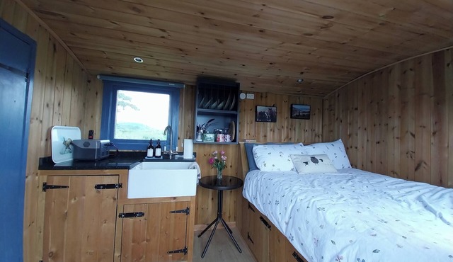 The Shearer's Hut, Sleeps 2, Wood Burner, Fire Pit