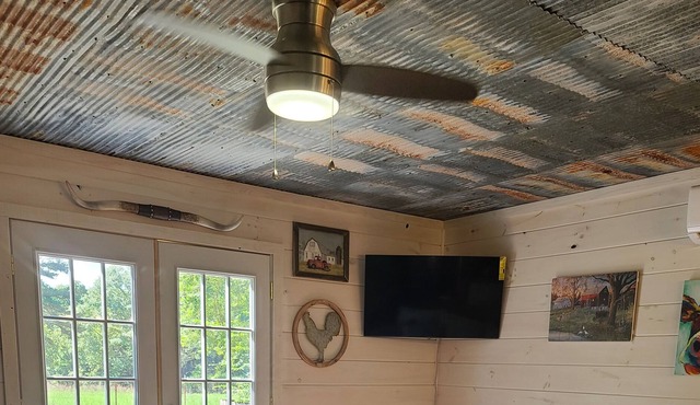 The Shed- A Farmhouse cottage close to all town has to offer