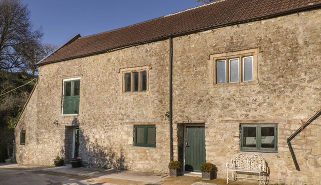 THE SHEEP SHACK, pet friendly, with a garden in Shepton Mallet