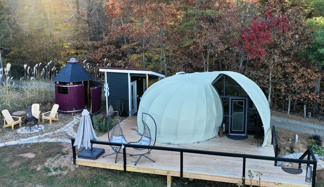The Shell Dome ~Sauna ~Outdoor Shower ~Mtn Views ~Movie Projector ~Labyrinth