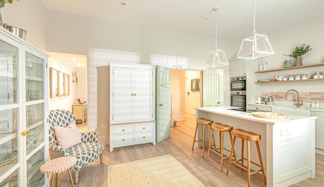 The Shell House (Sleeps 12 - 5 mins to Beach)