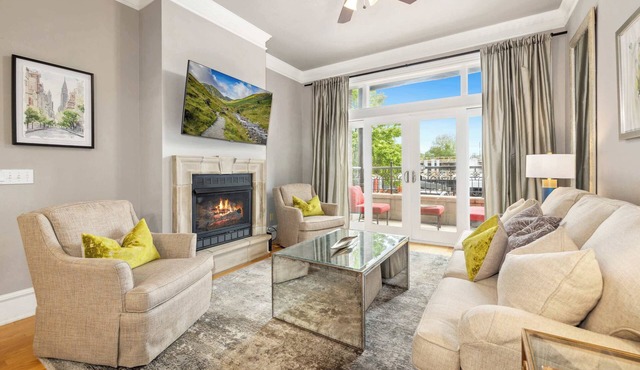 The Sheltering Sky - Walk to Dickson St and UofA