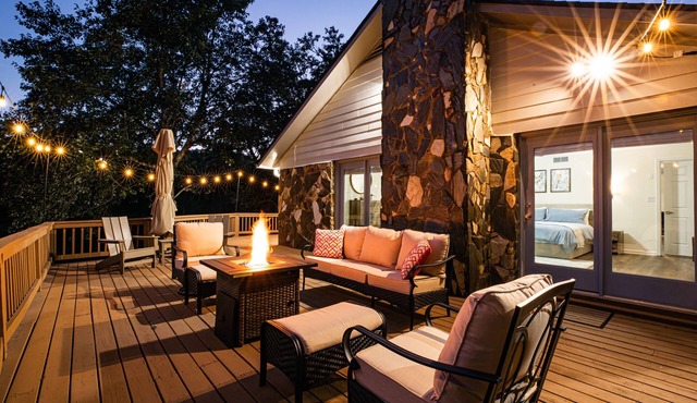 The Shepherd's Lodge at Addis Acres/4BR/3BA/newly renovated/pond/firepit/deck