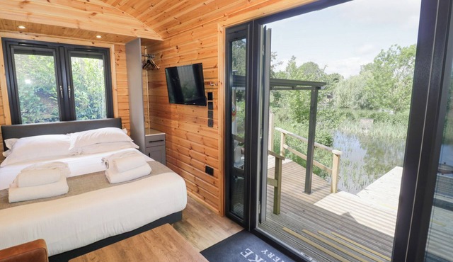 The Shepherds Hut at Bridge Lake Farm & Fishery