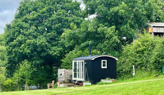 The Shepherds Snug - sleeps 2 guests in 1 bedroom