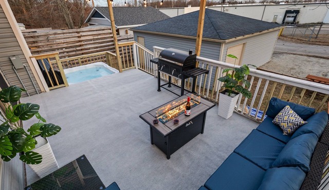 The Sheridan Grand | 8 Bedrooms | Pet Friendly | Hot Tub | Sauna