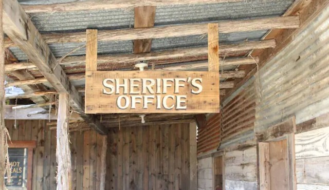 The Sheriff's Office-@Rooms at The Oak Dale