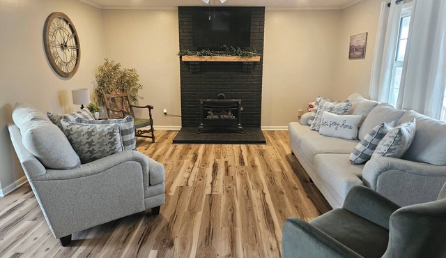 The Sherman House - Cozy, quiet 3-bedroom home in beautiful Mayfield Ky
