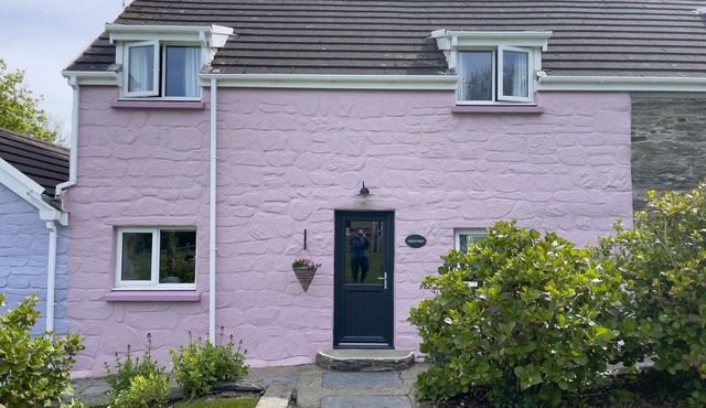 THE SHIPPEN @ CANLLEFAES, pet friendly, with pool in Cardigan