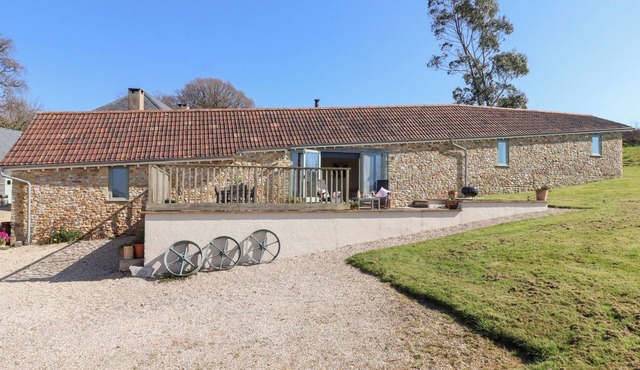 THE SHIPPON AT WYKE FARM, pet friendly, with open fire in Lyme Regis