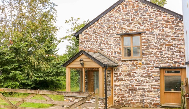 THE SHIPPON, pet friendly, character holiday cottage in Barnstaple