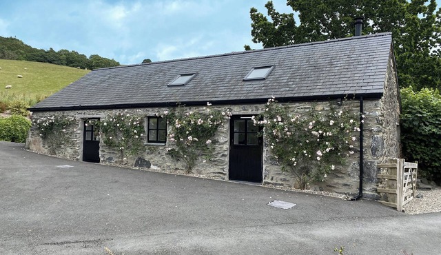 THE SHIPPON, romantic, luxury holiday cottage in Llanrwst