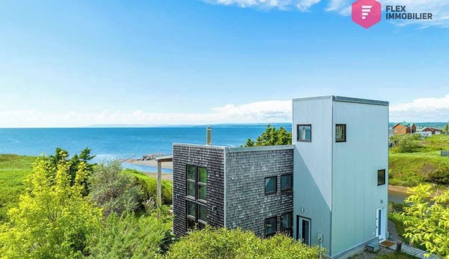 The Shipwreck House - Villa on Chaleur Bay Seaside