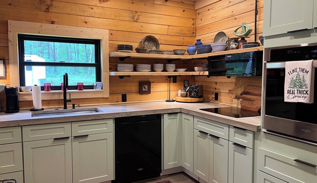 The Shire, a fun cabin retreat. Warm and cozy, nestled trailside in the woods.